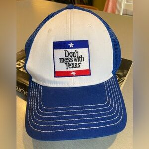“Don’t Mess With Texas” Bucc-ees Otto Trucker Hat